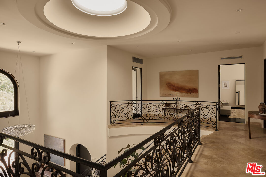 623 N Alta Dr, Beverly Hills