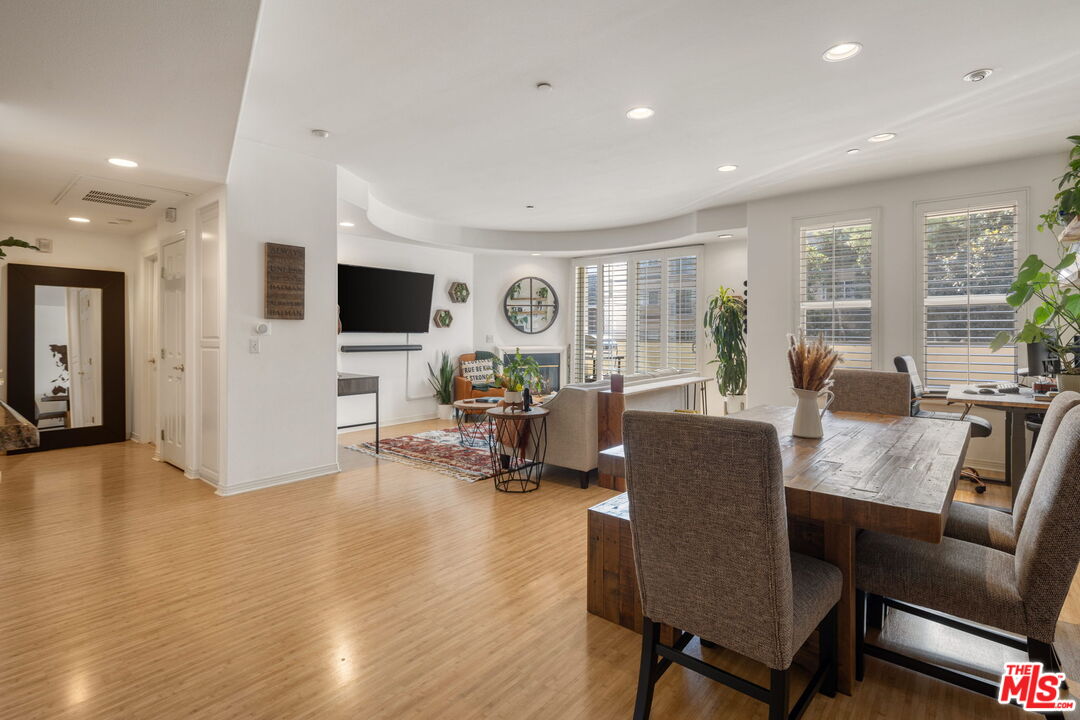 4400 Cartwright Ave Unit: 102, Toluca Lake