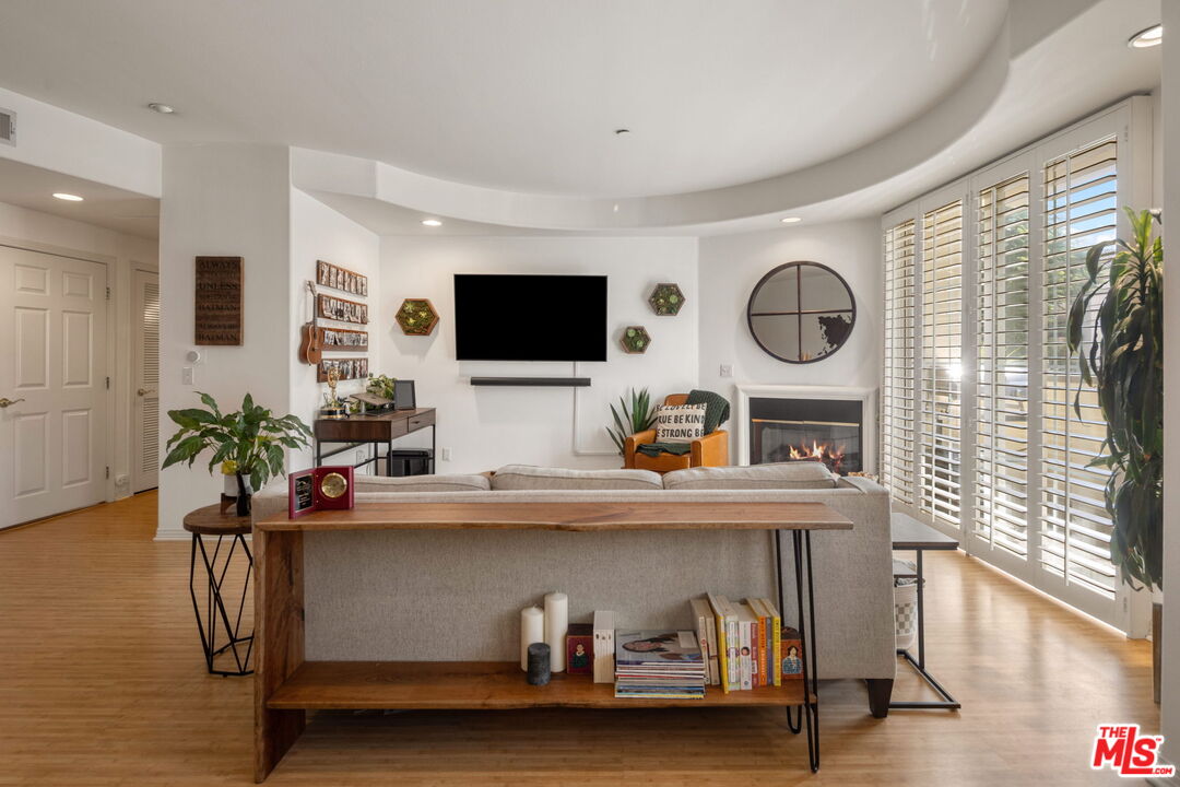 4400 Cartwright Ave Unit: 102, Toluca Lake