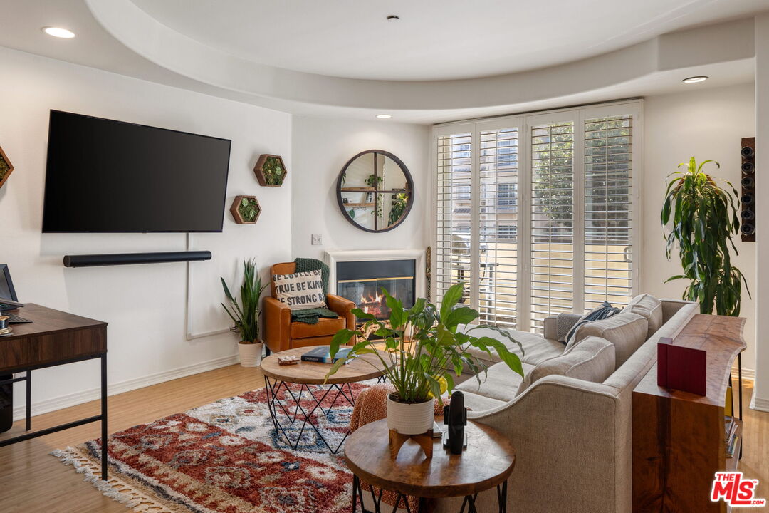 4400 Cartwright Ave Unit: 102, Toluca Lake