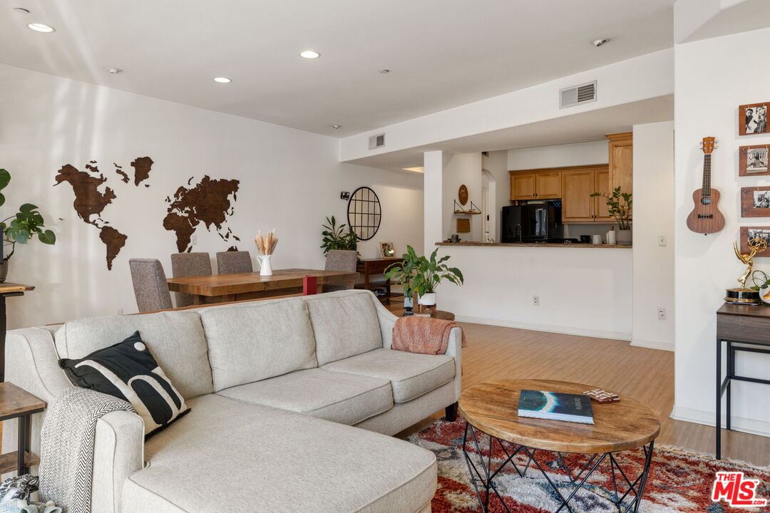 4400 Cartwright Ave Unit: 102, Toluca Lake