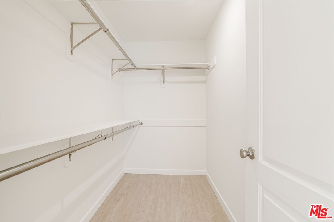 27 Anchorage St Unit: H, Marina Del Ray