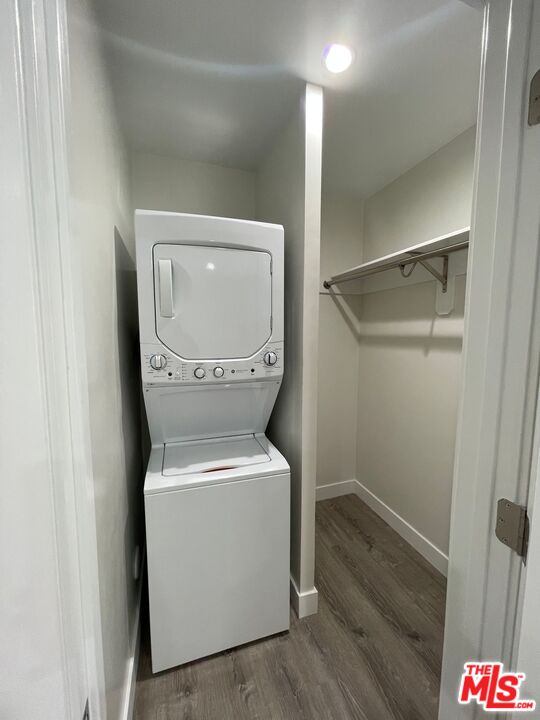 27 Anchorage St Unit: H, Marina Del Ray
