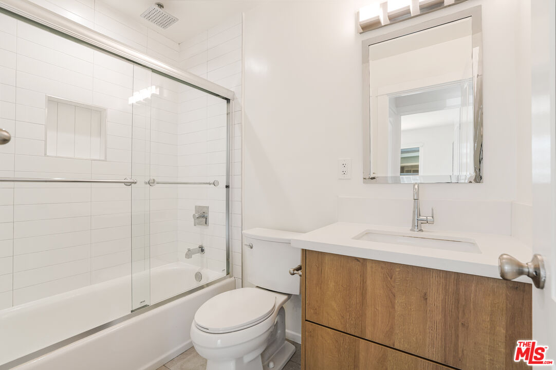 27 Anchorage St Unit: H, Marina Del Ray