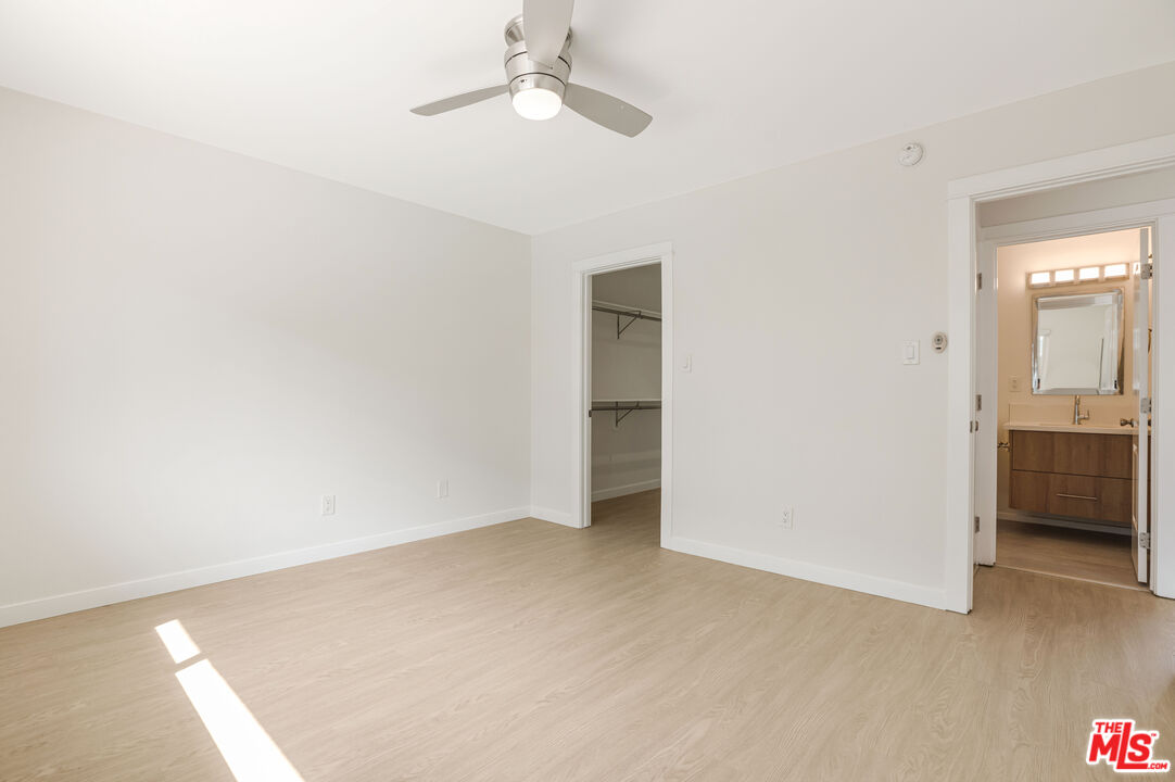 27 Anchorage St Unit: H, Marina Del Ray