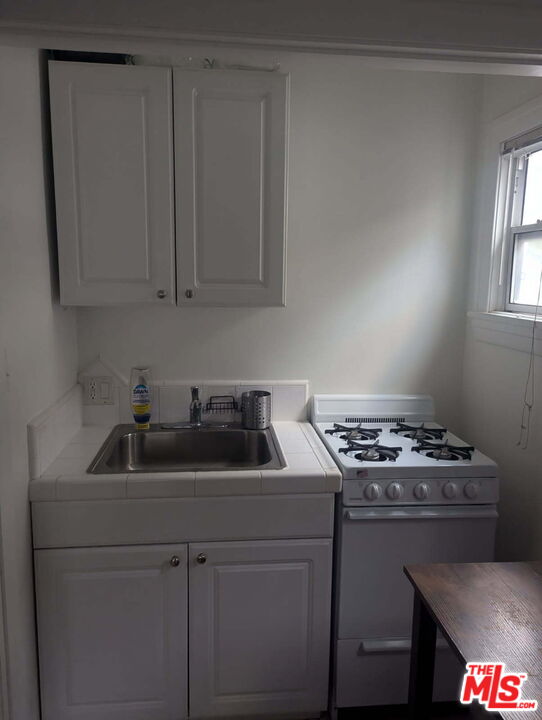 8861 Alden Dr Unit: 1