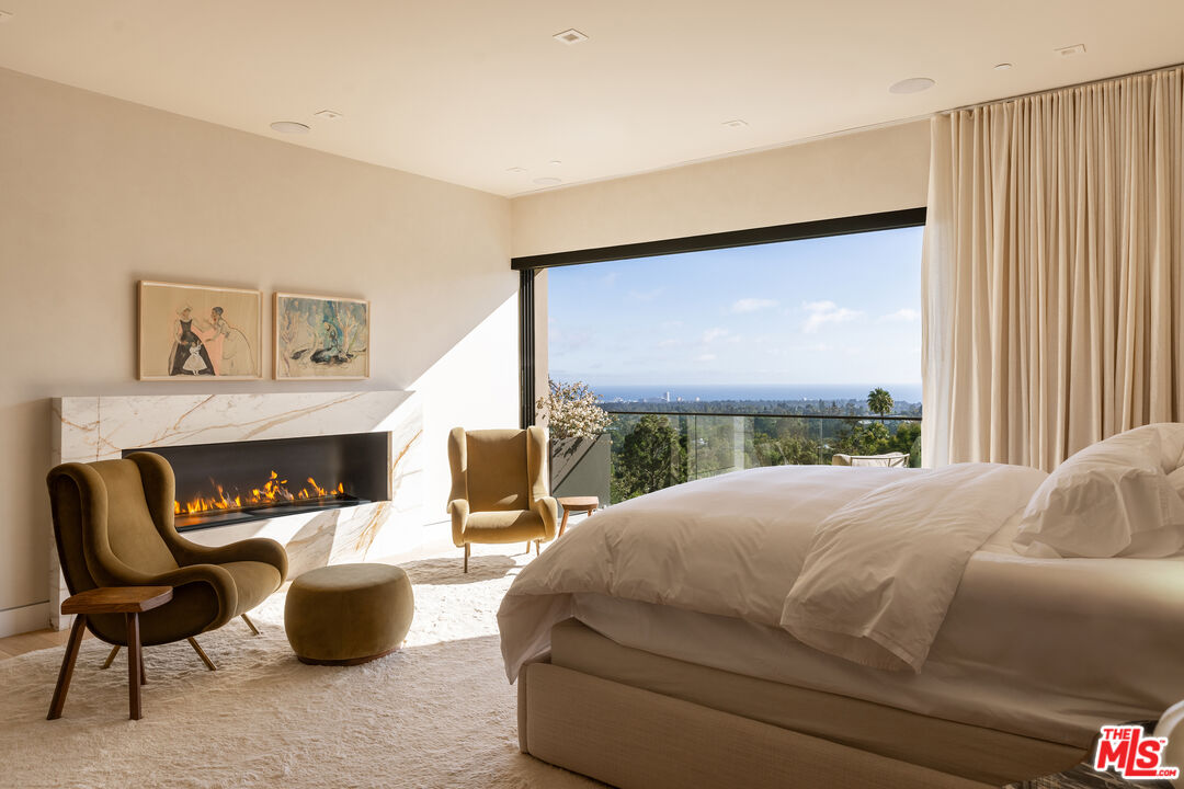 815 N Tigertail Rd, Brentwood 