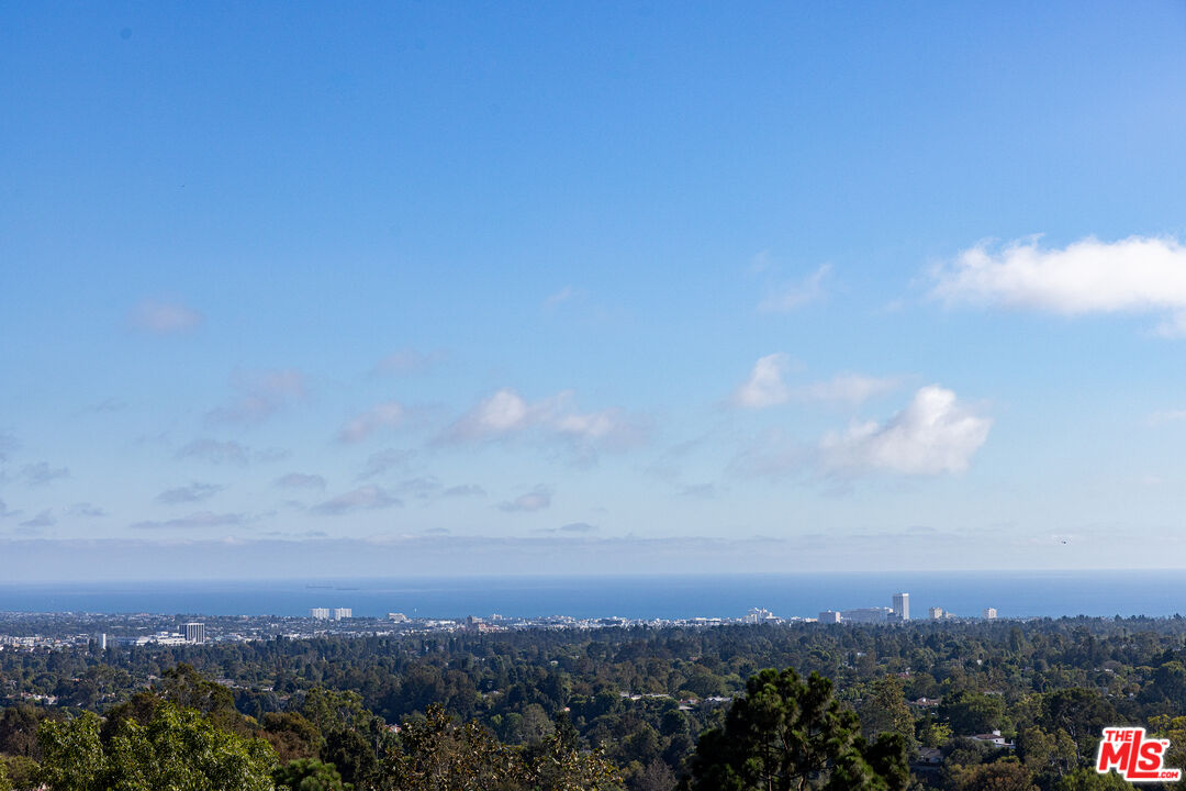 815 N Tigertail Rd, Brentwood 