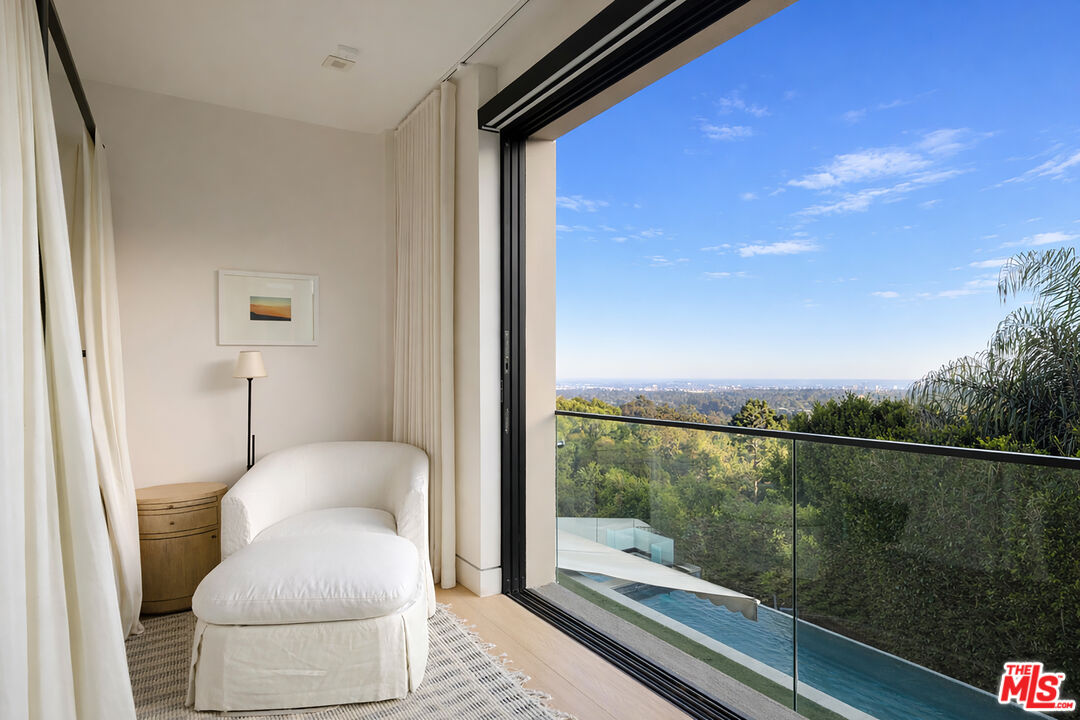 815 N Tigertail Rd, Brentwood 