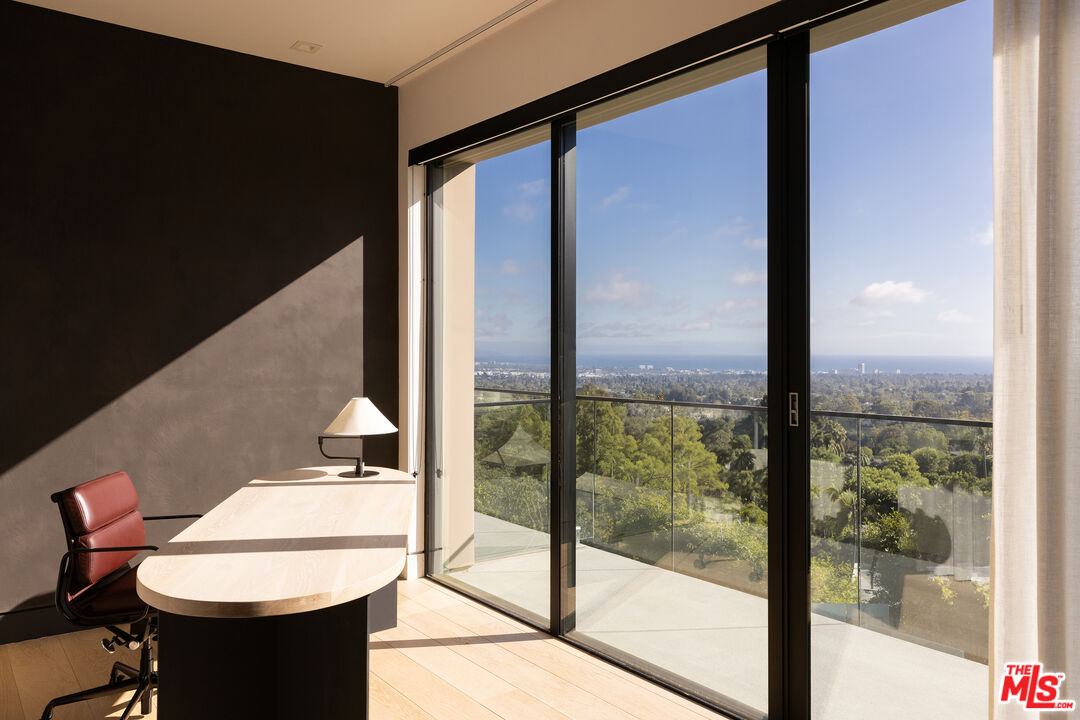 815 N Tigertail Rd, Brentwood 