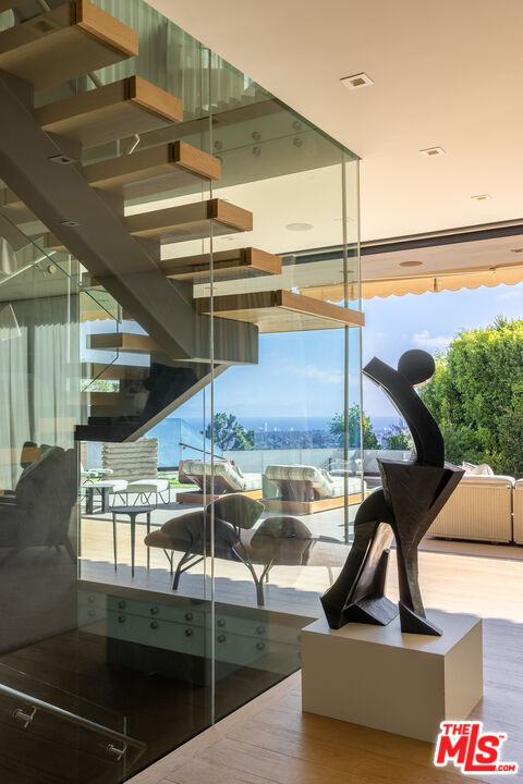 815 N Tigertail Rd, Brentwood 