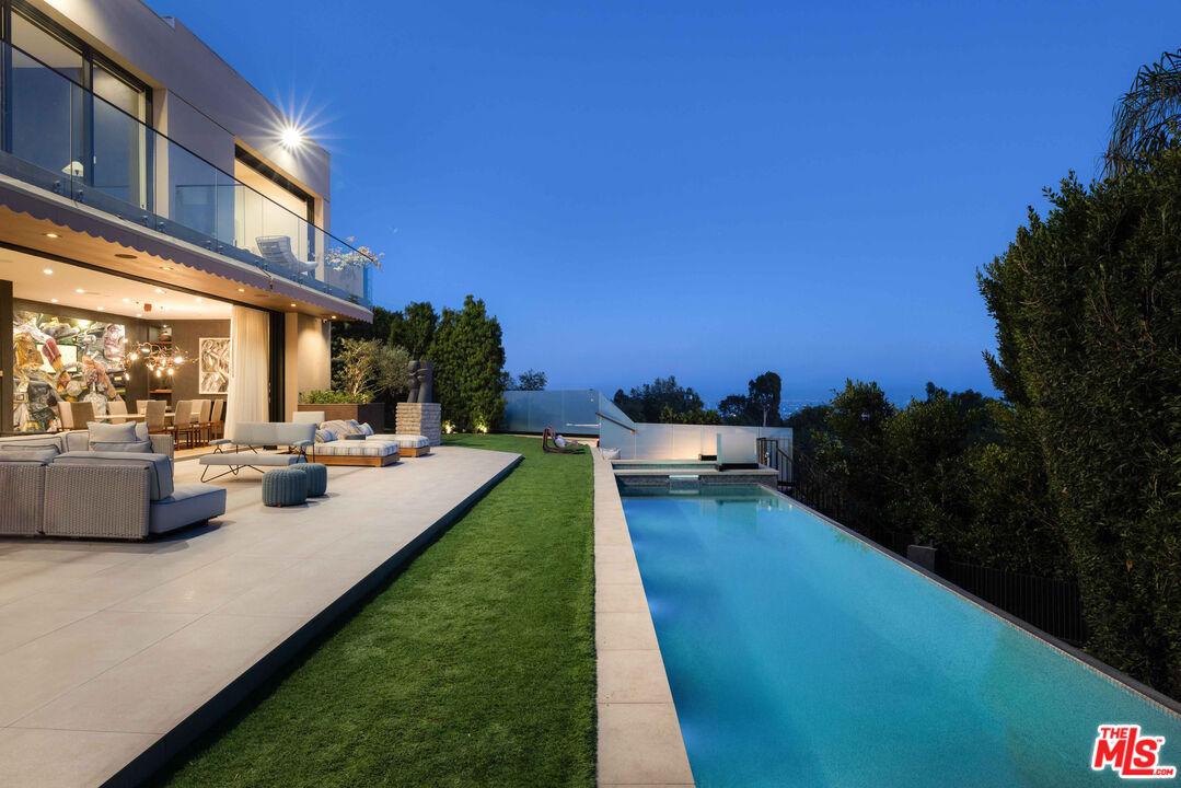 815 N Tigertail Rd, Brentwood 