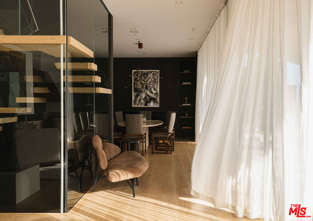 815 N Tigertail Rd, Brentwood 