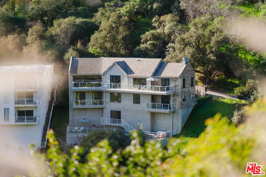 10110 Cielo Dr, Beverly Hills 