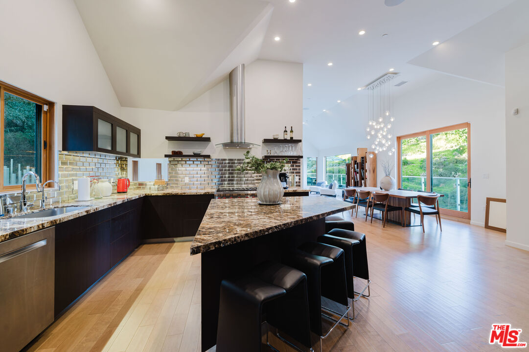 10110 Cielo Dr, Beverly Hills 