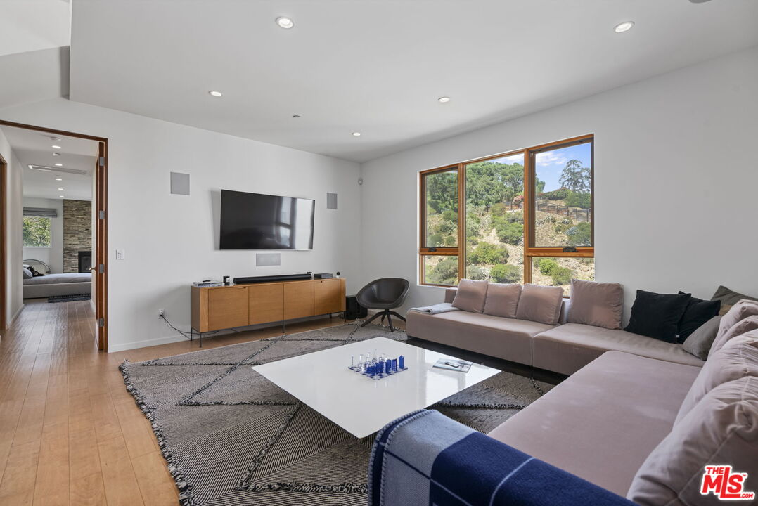 10110 Cielo Dr, Beverly Hills 