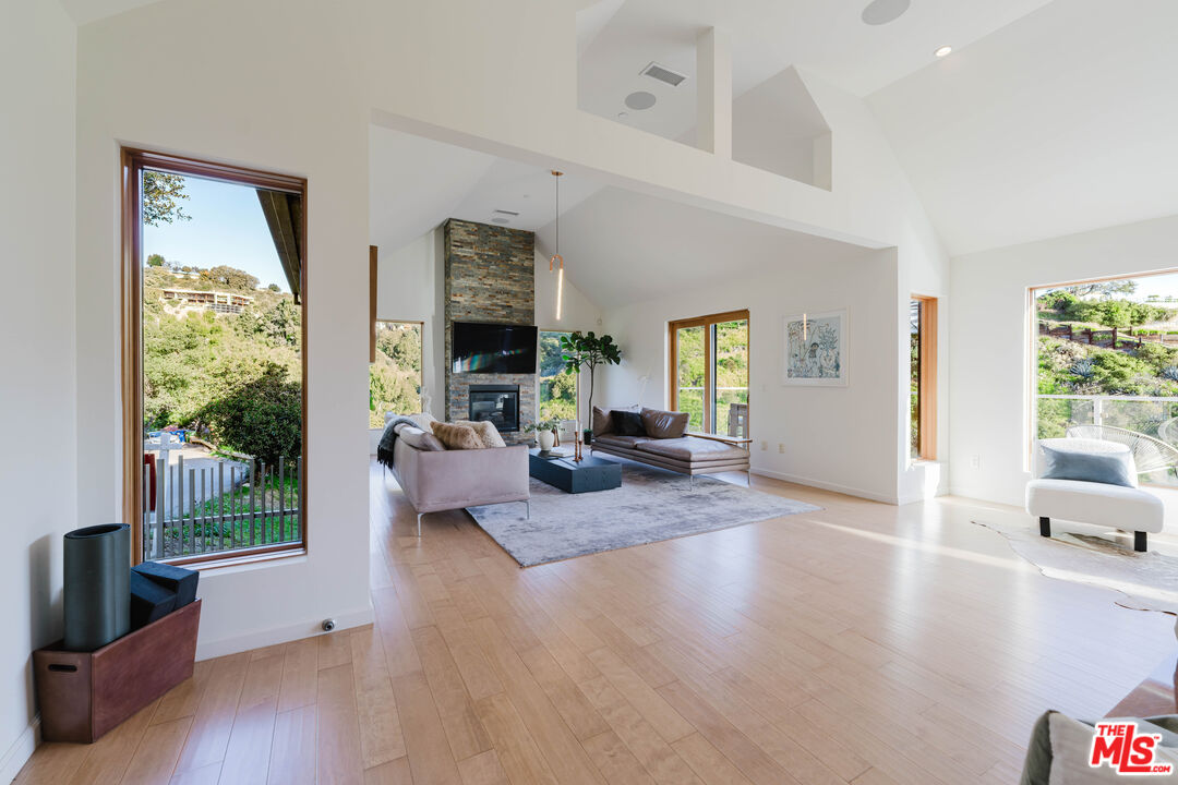 10110 Cielo Dr, Beverly Hills 