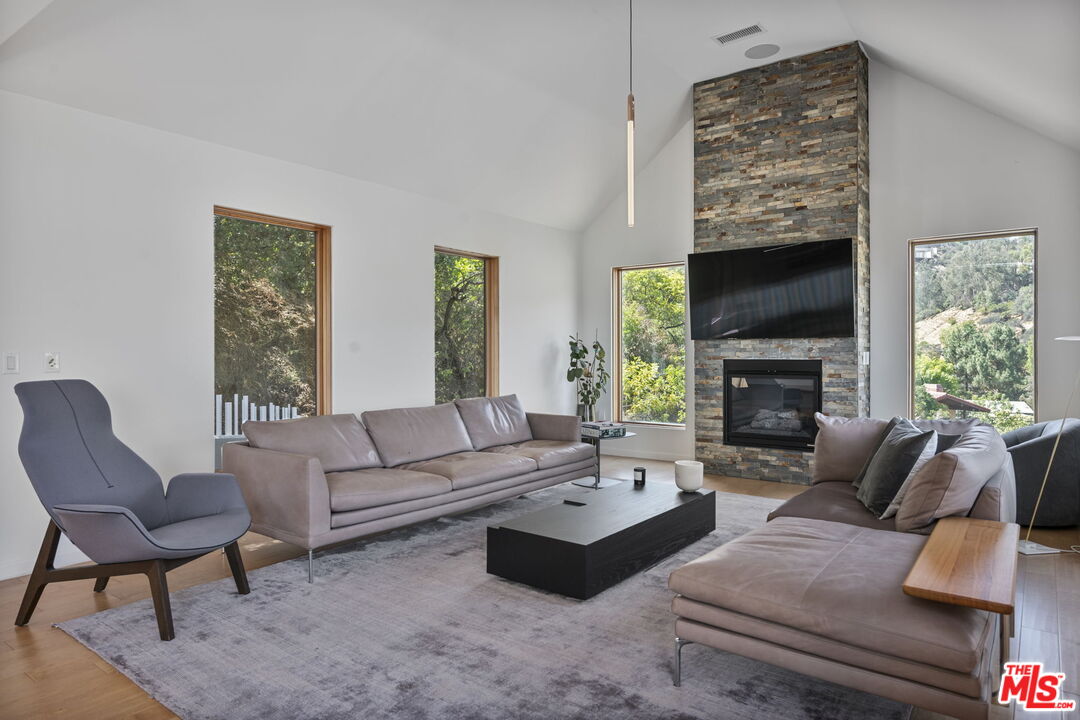 10110 Cielo Dr, Beverly Hills 