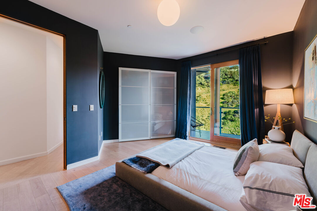 10110 Cielo Dr, Beverly Hills 