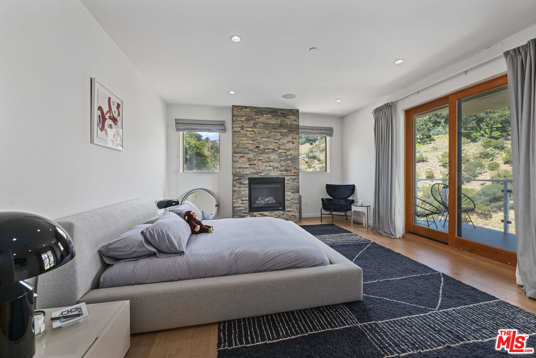 10110 Cielo Dr, Beverly Hills 