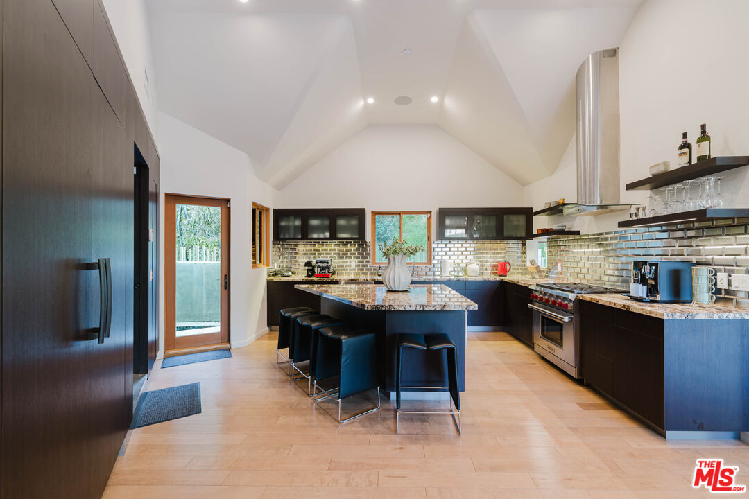 10110 Cielo Dr, Beverly Hills 