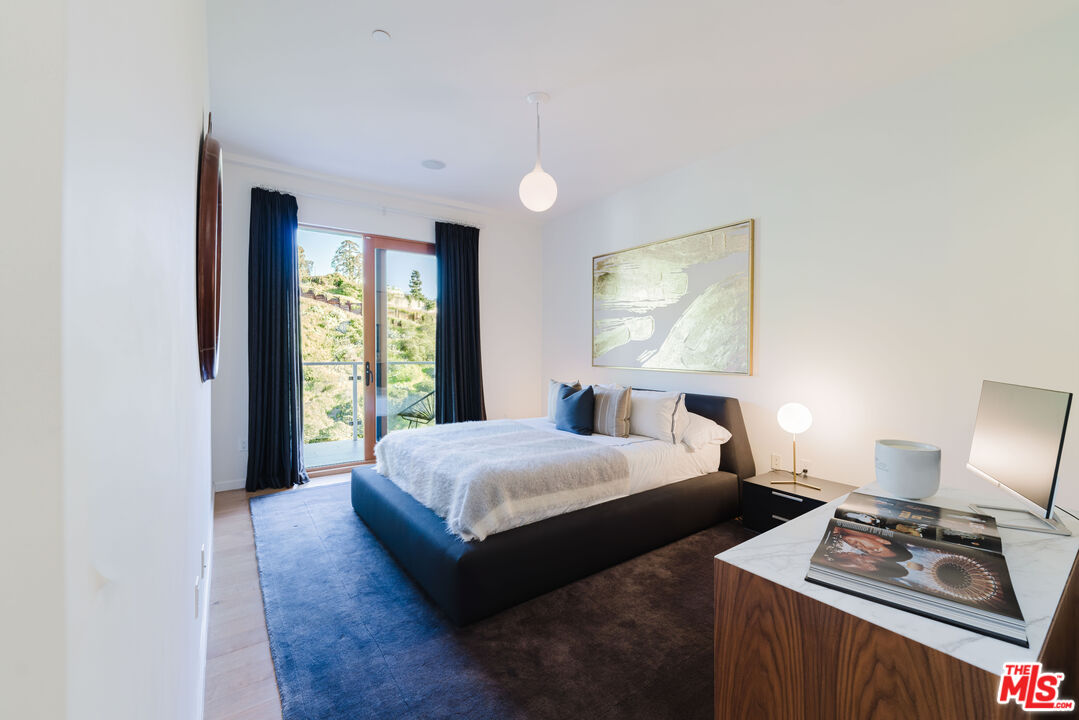 10110 Cielo Dr, Beverly Hills 