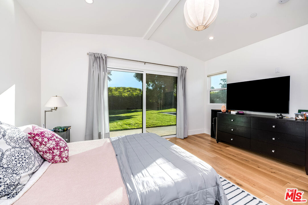 13542 Valleyheart Dr