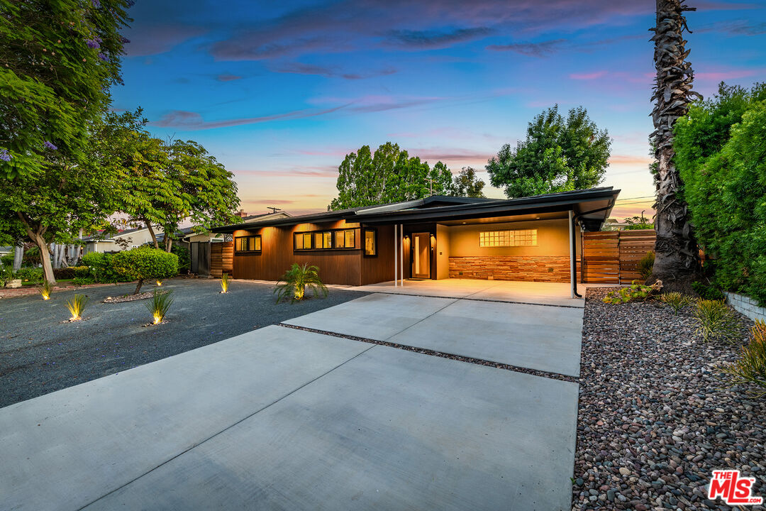 13542 Valleyheart Dr