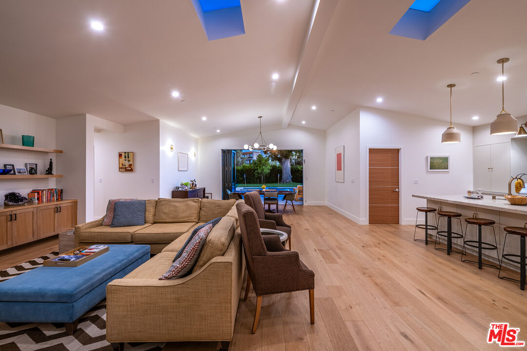 13542 Valleyheart Dr