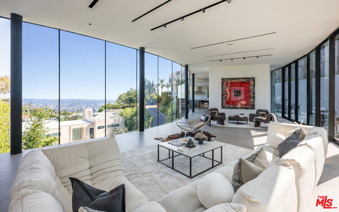 9277 Thrush Way, Sunset Strip