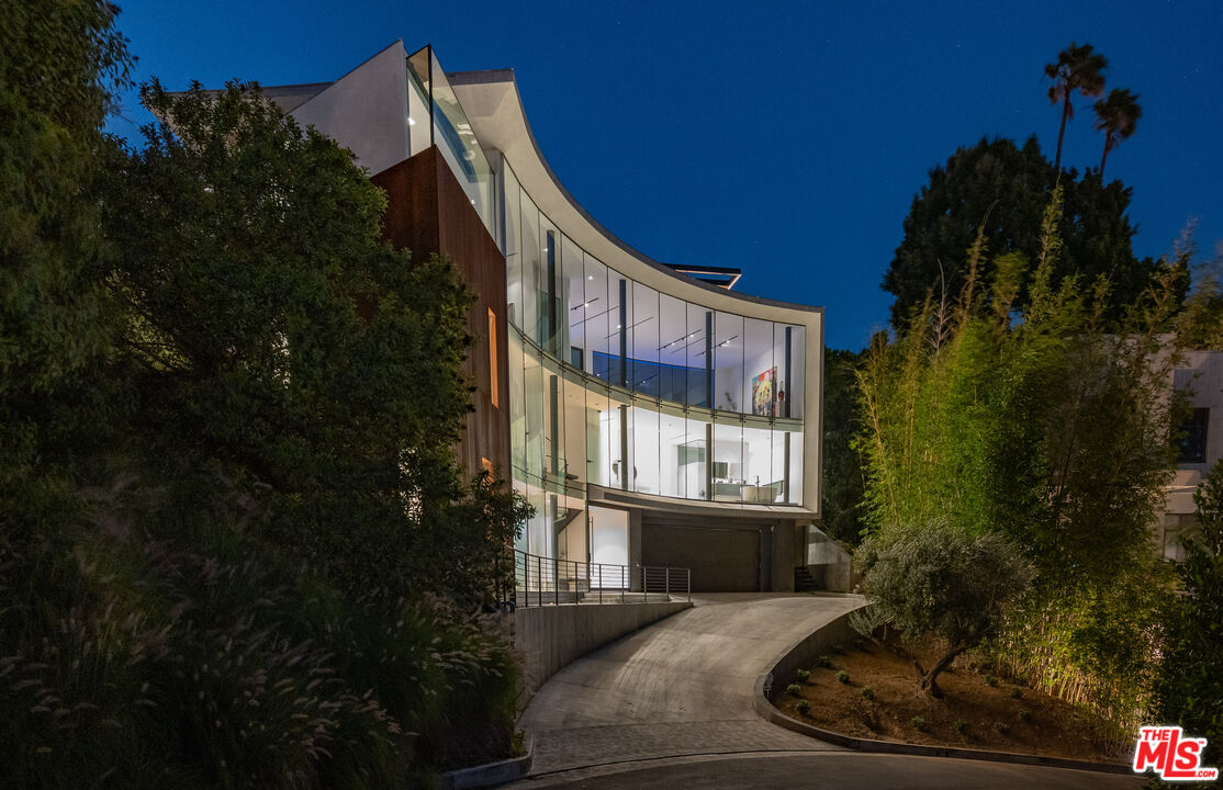 9277 Thrush Way, Sunset Strip