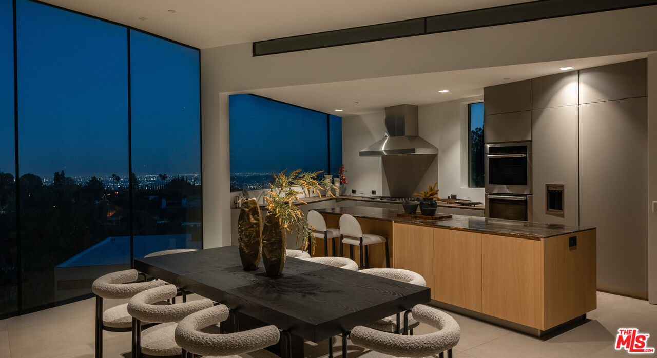 9277 Thrush Way, Sunset Strip