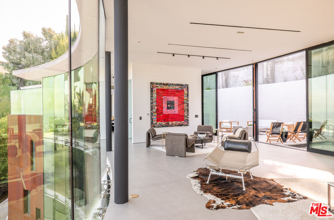 9277 Thrush Way, Sunset Strip