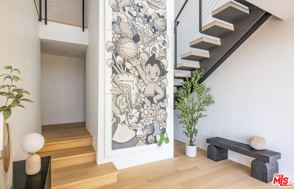 9277 Thrush Way, Sunset Strip