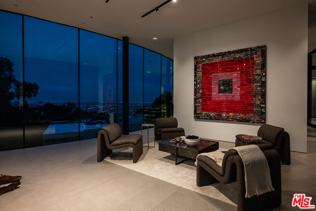 9277 Thrush Way, Sunset Strip