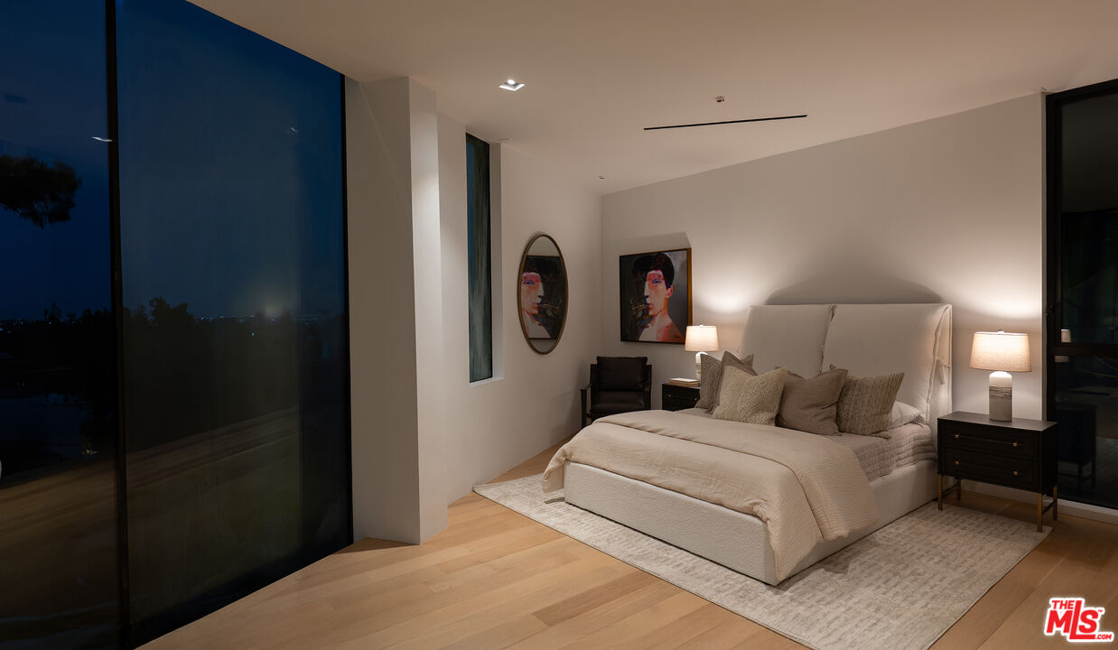 9277 Thrush Way, Sunset Strip