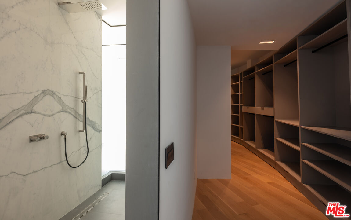 9277 Thrush Way, Sunset Strip