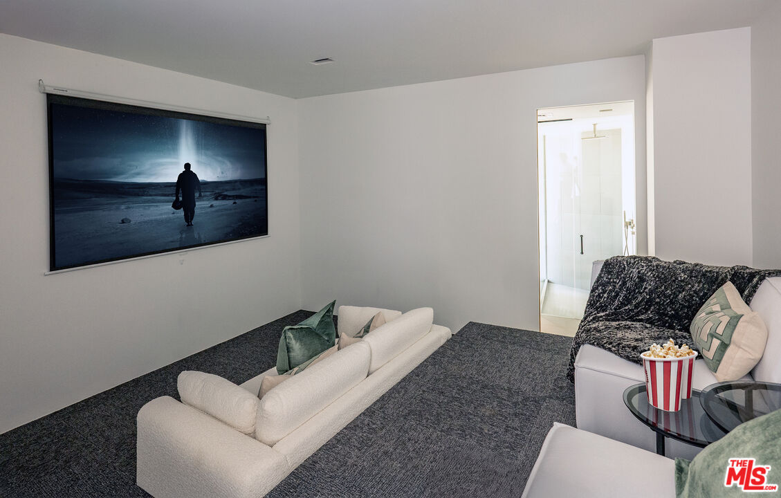 9277 Thrush Way, Sunset Strip