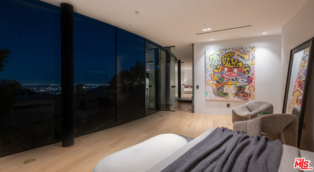 9277 Thrush Way, Sunset Strip