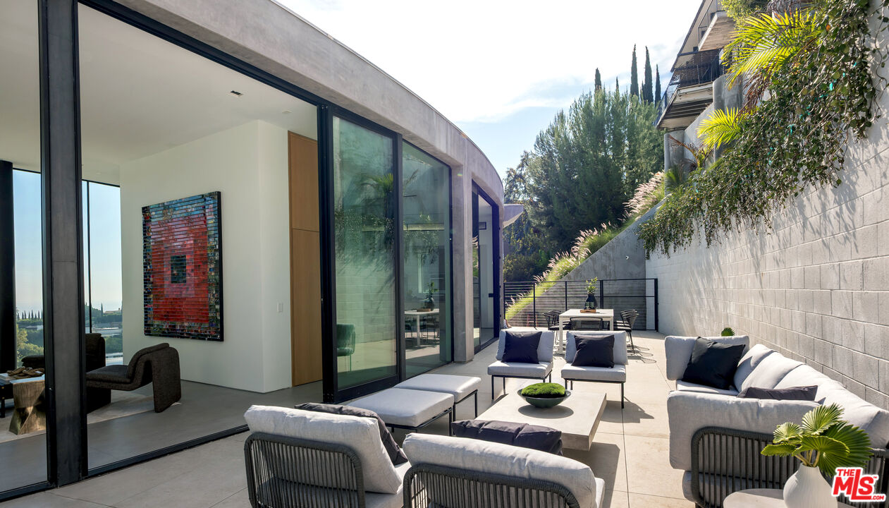 9277 Thrush Way, Sunset Strip