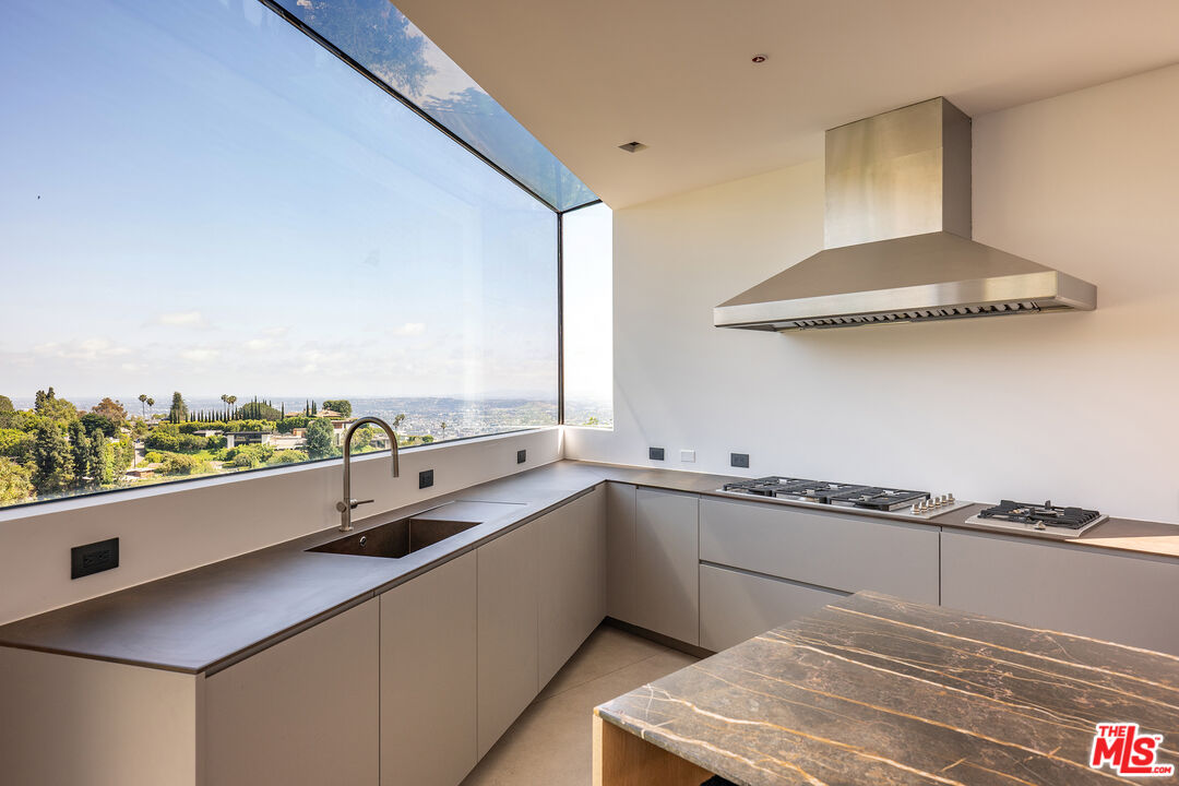 9277 Thrush Way, Sunset Strip