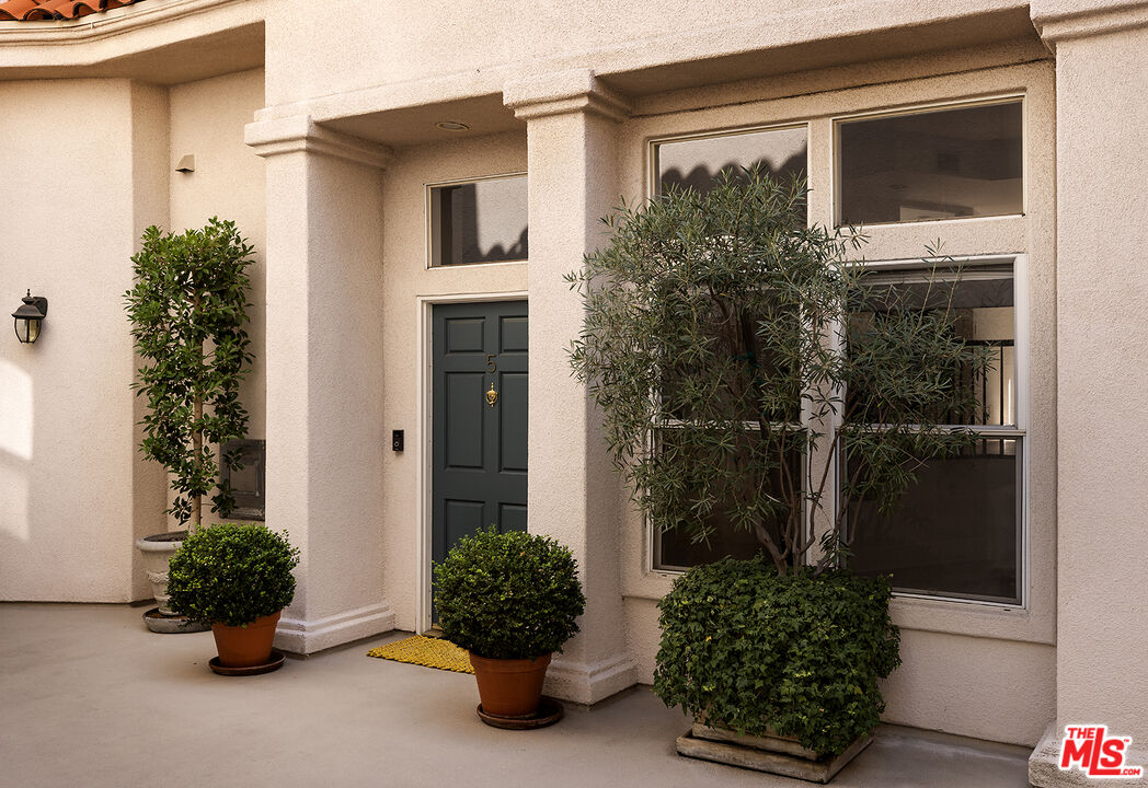 4424 Moorpark Way Unit: 5, Toluca Lake