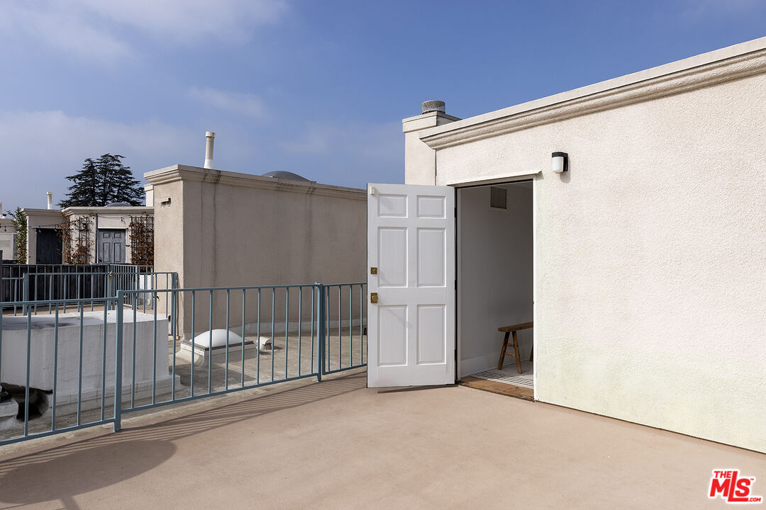 4424 Moorpark Way Unit: 5, Toluca Lake