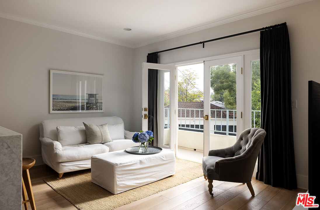 4424 Moorpark Way Unit: 5, Toluca Lake