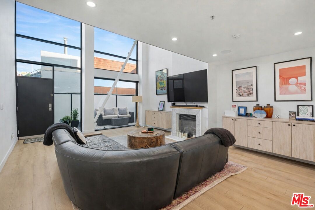 700 Main St Unit: 5, Venice 