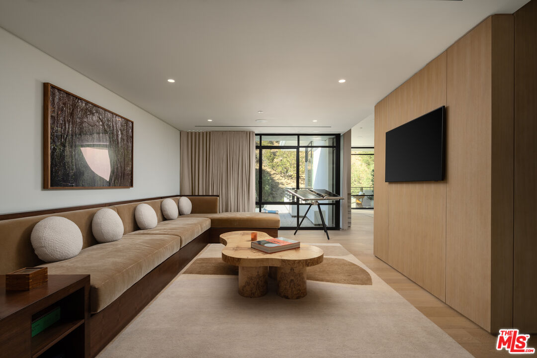 9509 Heather Rd, Beverly Hills