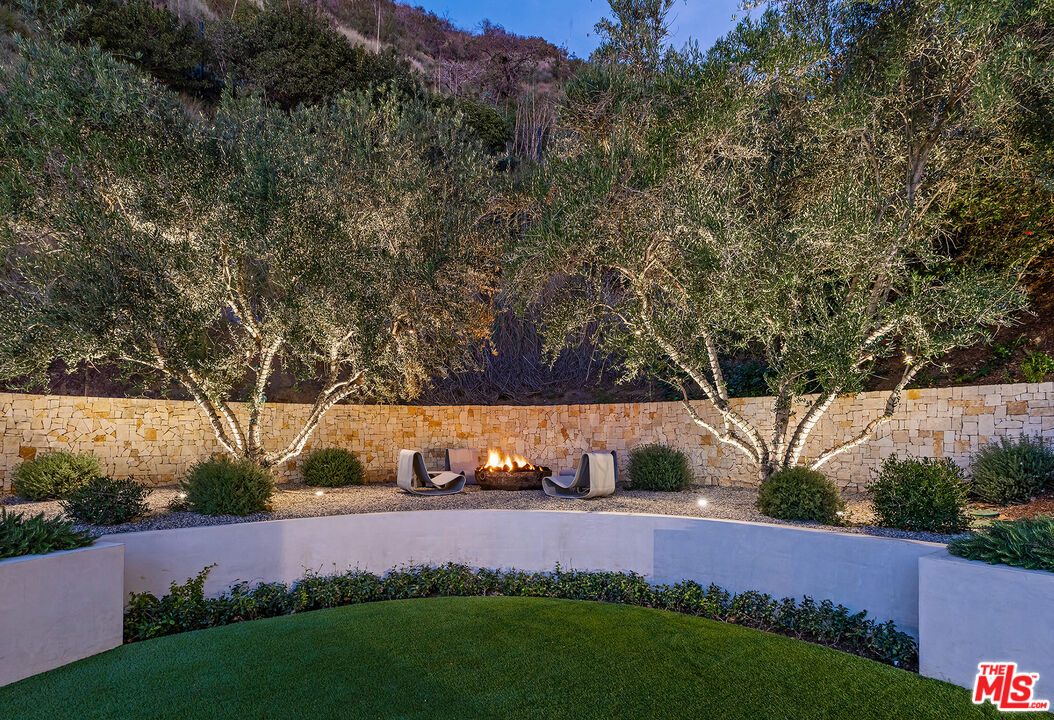 9509 Heather Rd, Beverly Hills