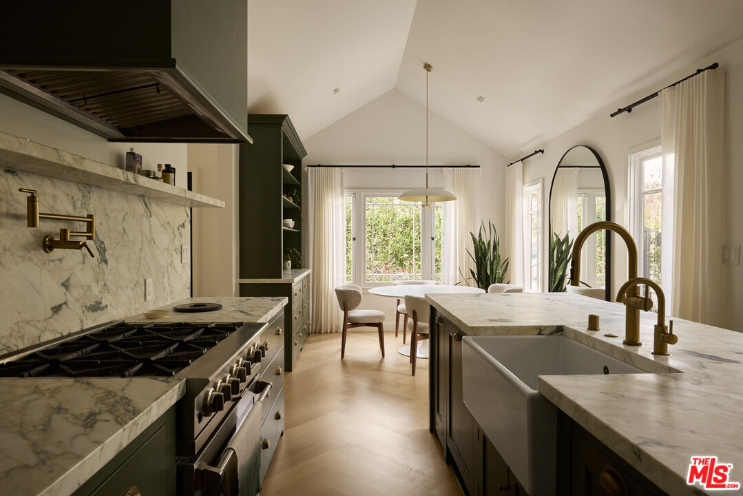 1720 Washington Way, Venice 