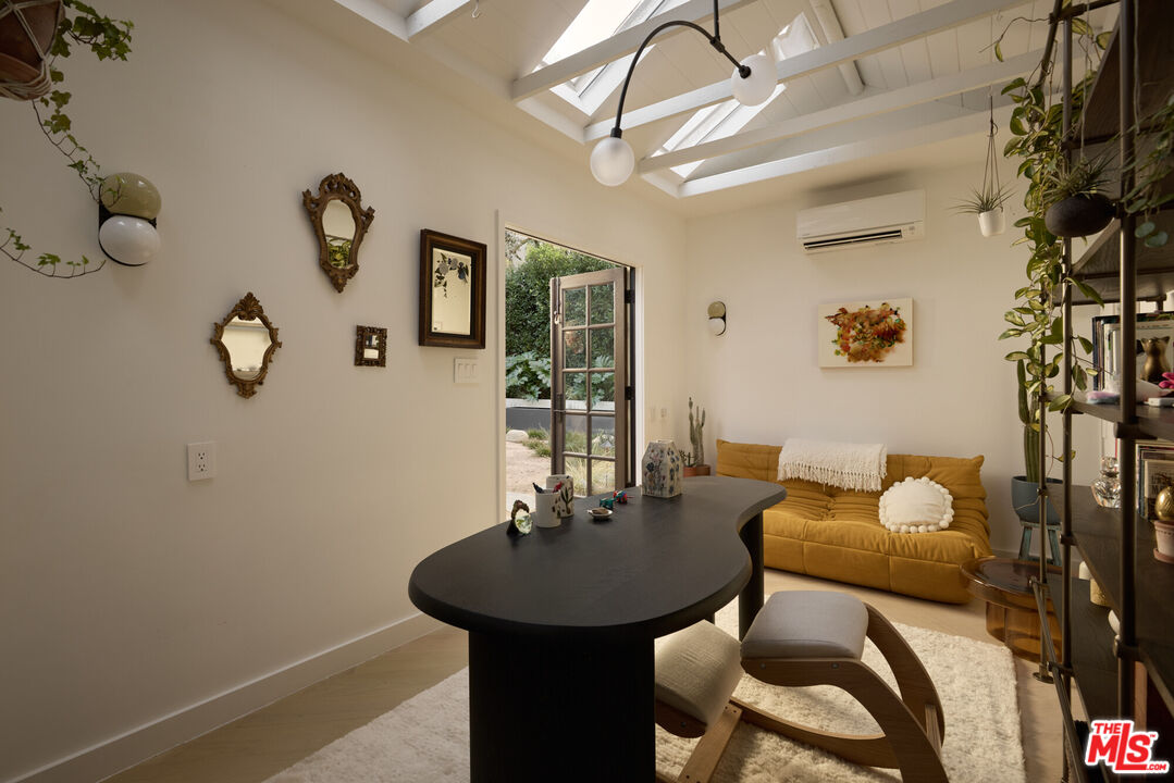 1720 Washington Way, Venice 