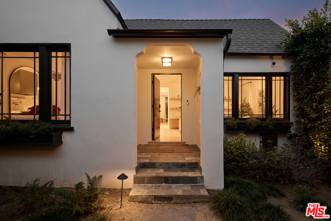 1720 Washington Way, Venice 